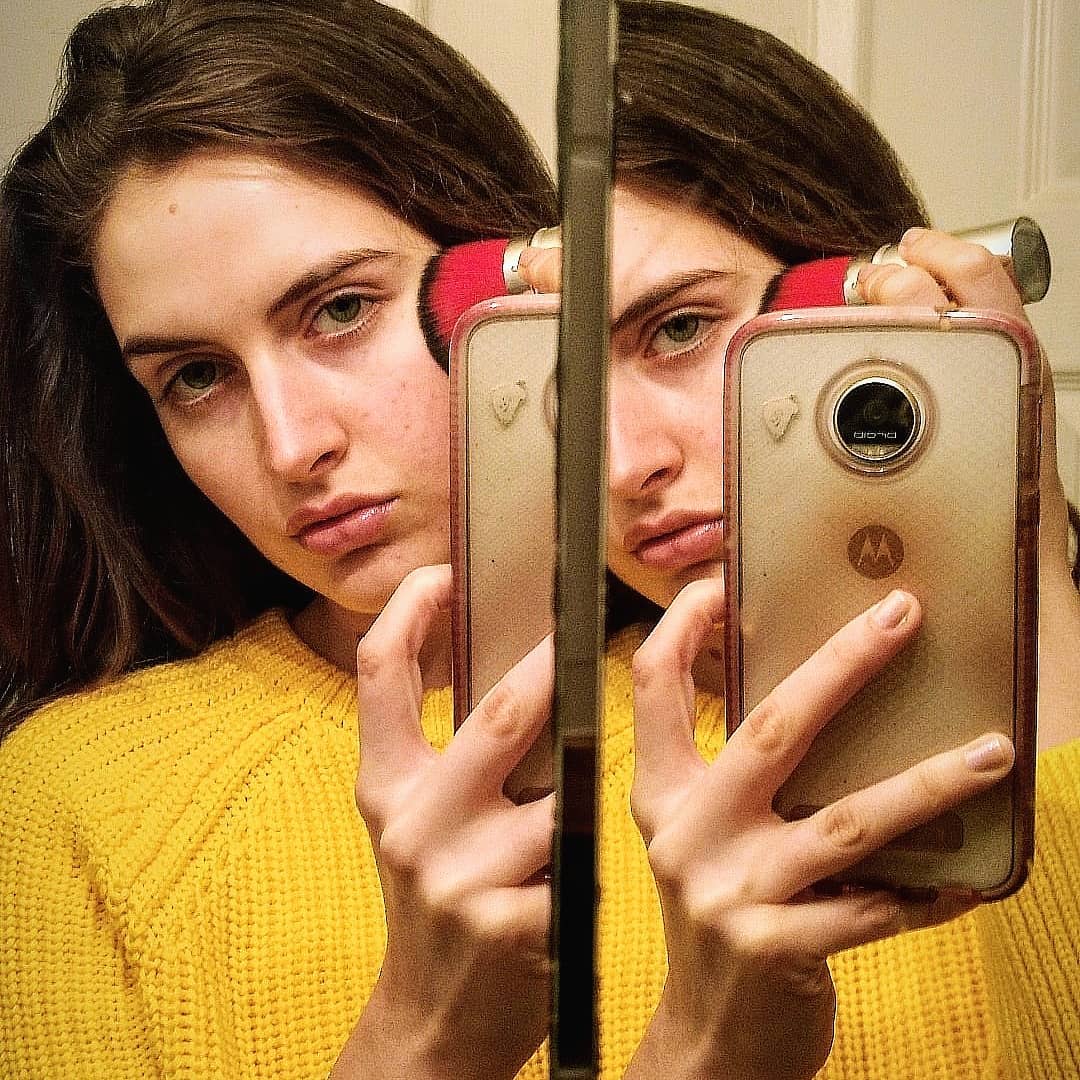 Instagram @alysonzw