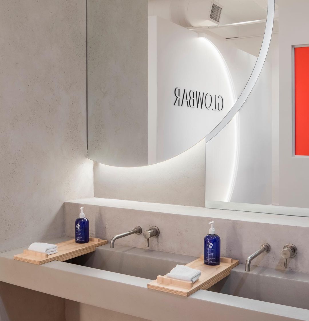 The face washing station at Glowbar