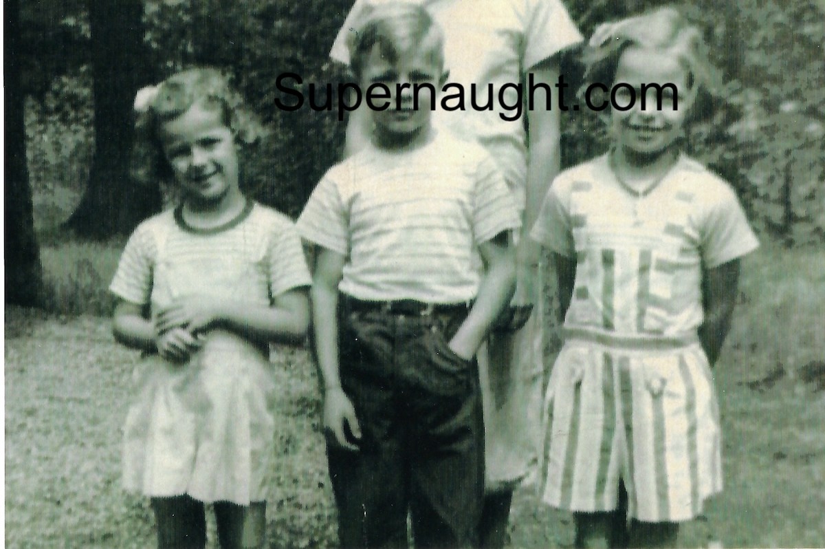 Lawrence Bittaker Signed Photo with Sisters