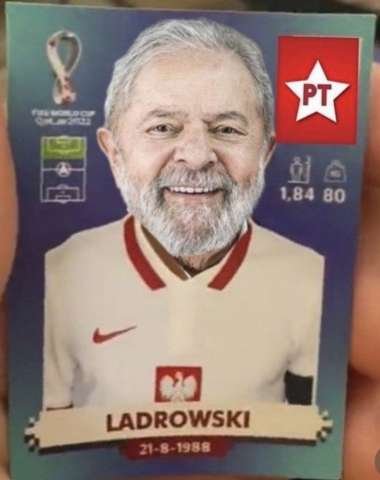 Tirei a figurinha do ladrowski da polonia ela é real? Não tou achando aq no album