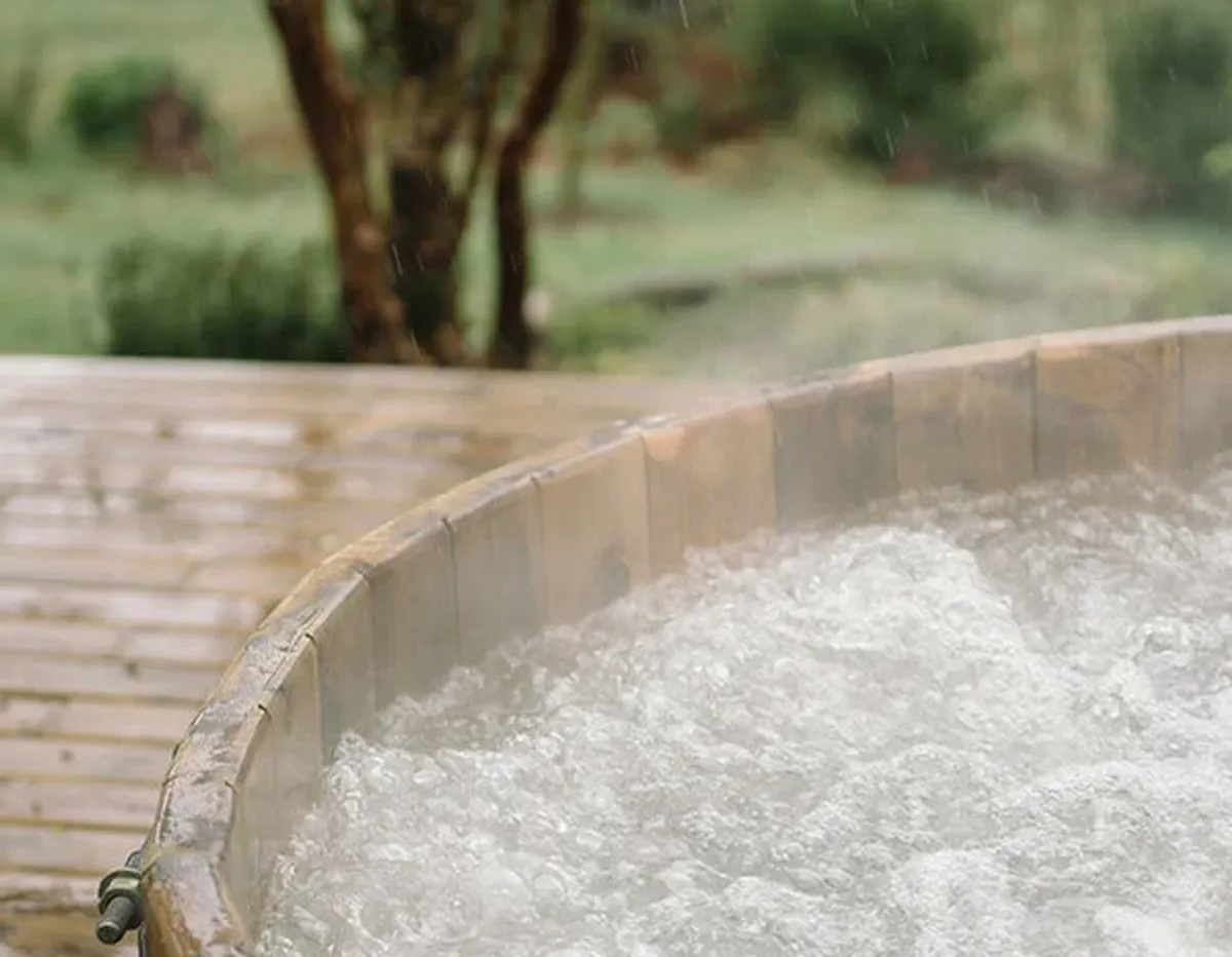 Hot tube 1 599x465