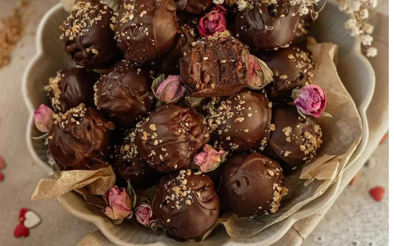 Čoko kuglice Domaće čoko kuglice od tri sastojka