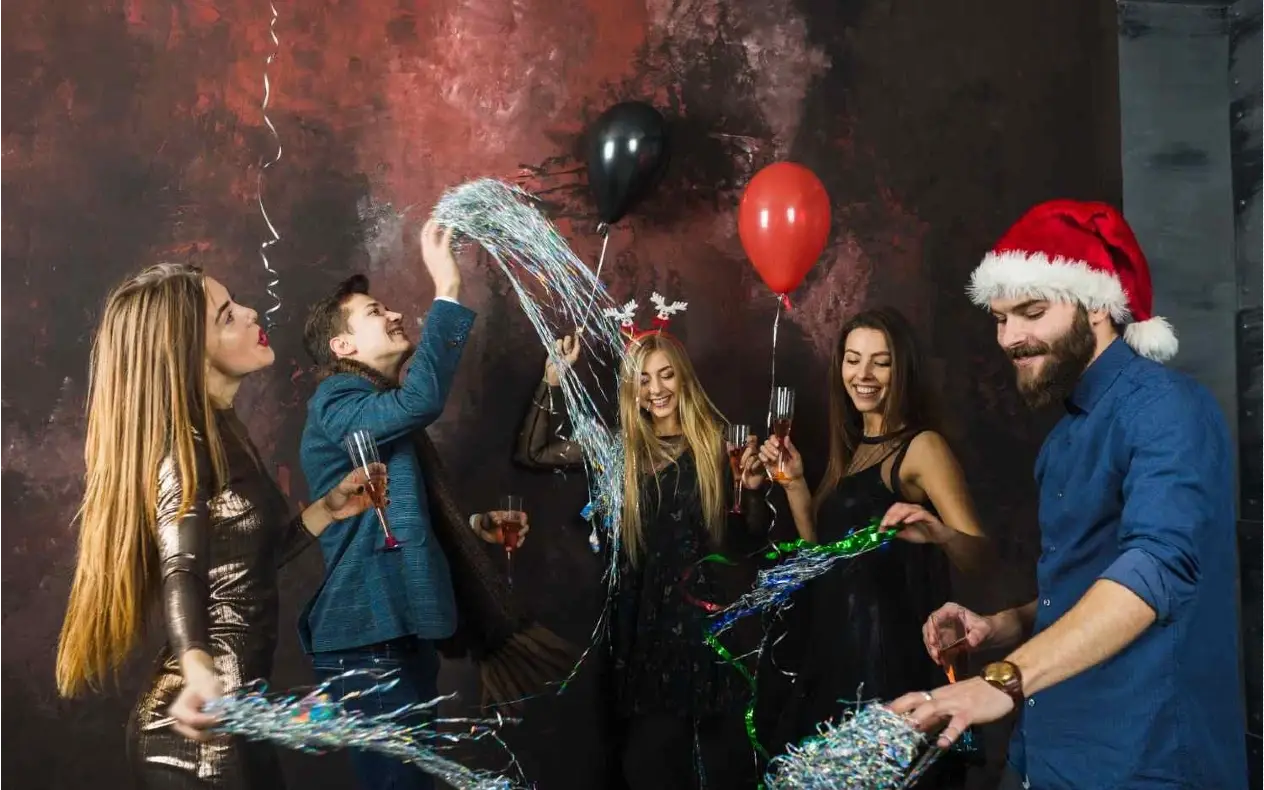 Božićni market Božićni market u Beču tokom adventskog vikenda u Austriji