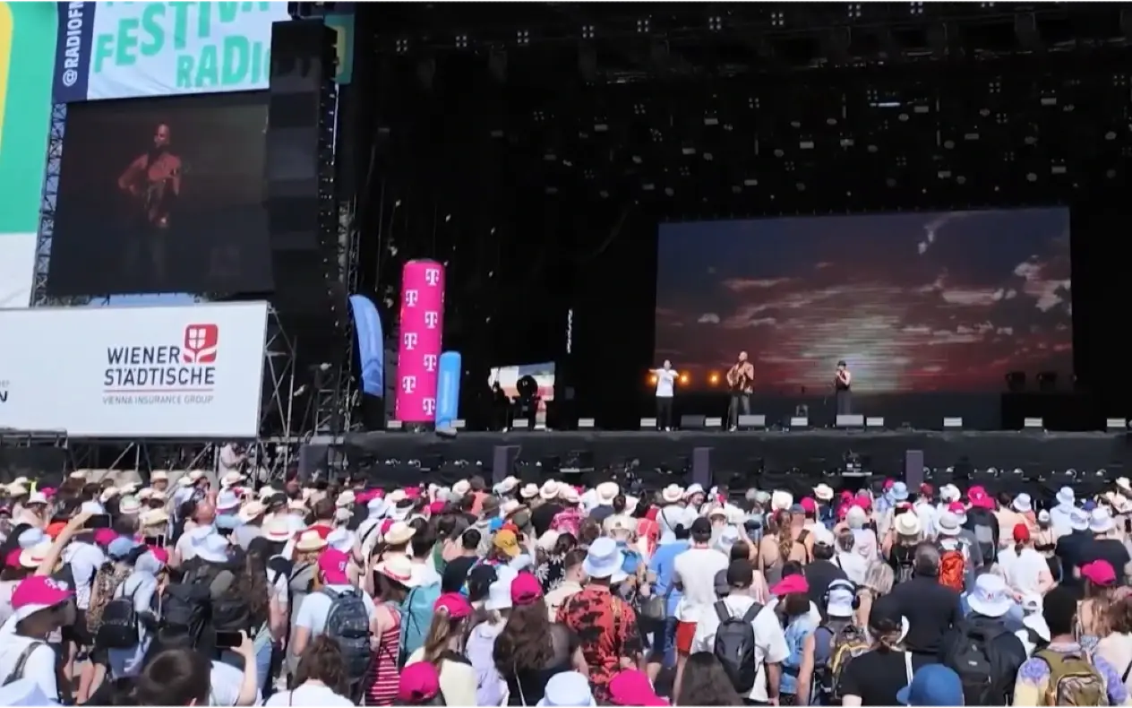 Mnogobrojna publika uživa na Donauinselfest 2025 koji je počeo u Beču