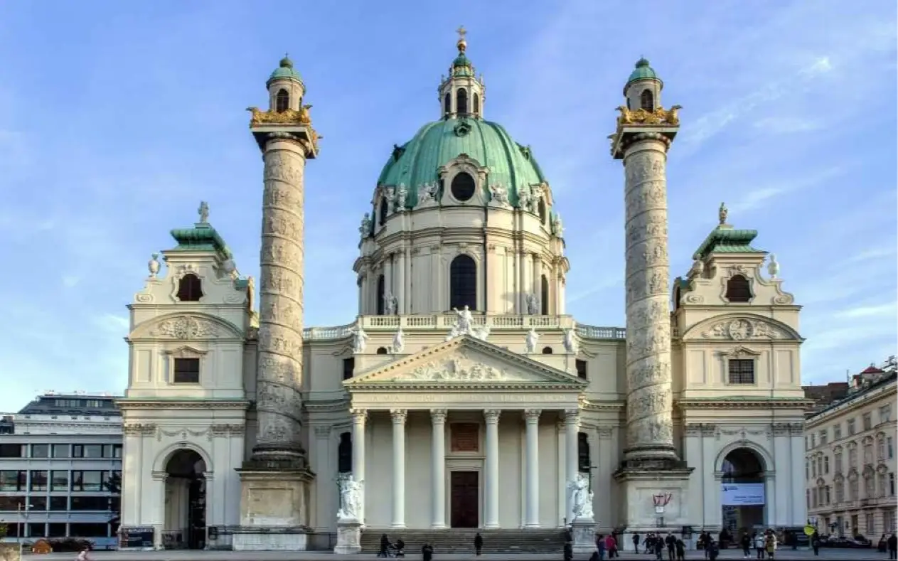 Crkvu svetog Karla Boromejskog u Beču, nalazi se na trgu Karlsplatz i jedno je od najpoznatijih baroknih zdanja u gradu. Prepoznatljiva je po svojoj velikoj zelenoj kupoli i dva visoka stuba inspirisana Trajanovim stubom u Rimu.