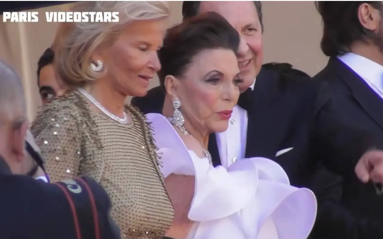 Joan Collins u 92. godini održala modnu lekciju u Kanu