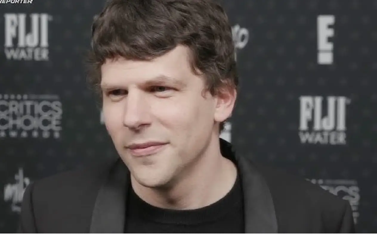 Jesse Eisenberg  daje novosti o 'Sada me vidiš 3' | Nagrade kritičara 2025