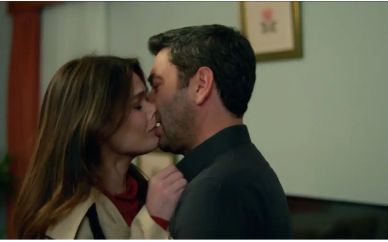 Poljubac Alya i Cihan