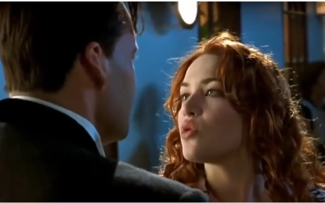 Kate Winslet i Billy Zane u filmu "Titanic" na brodu, kada ga je pljunula