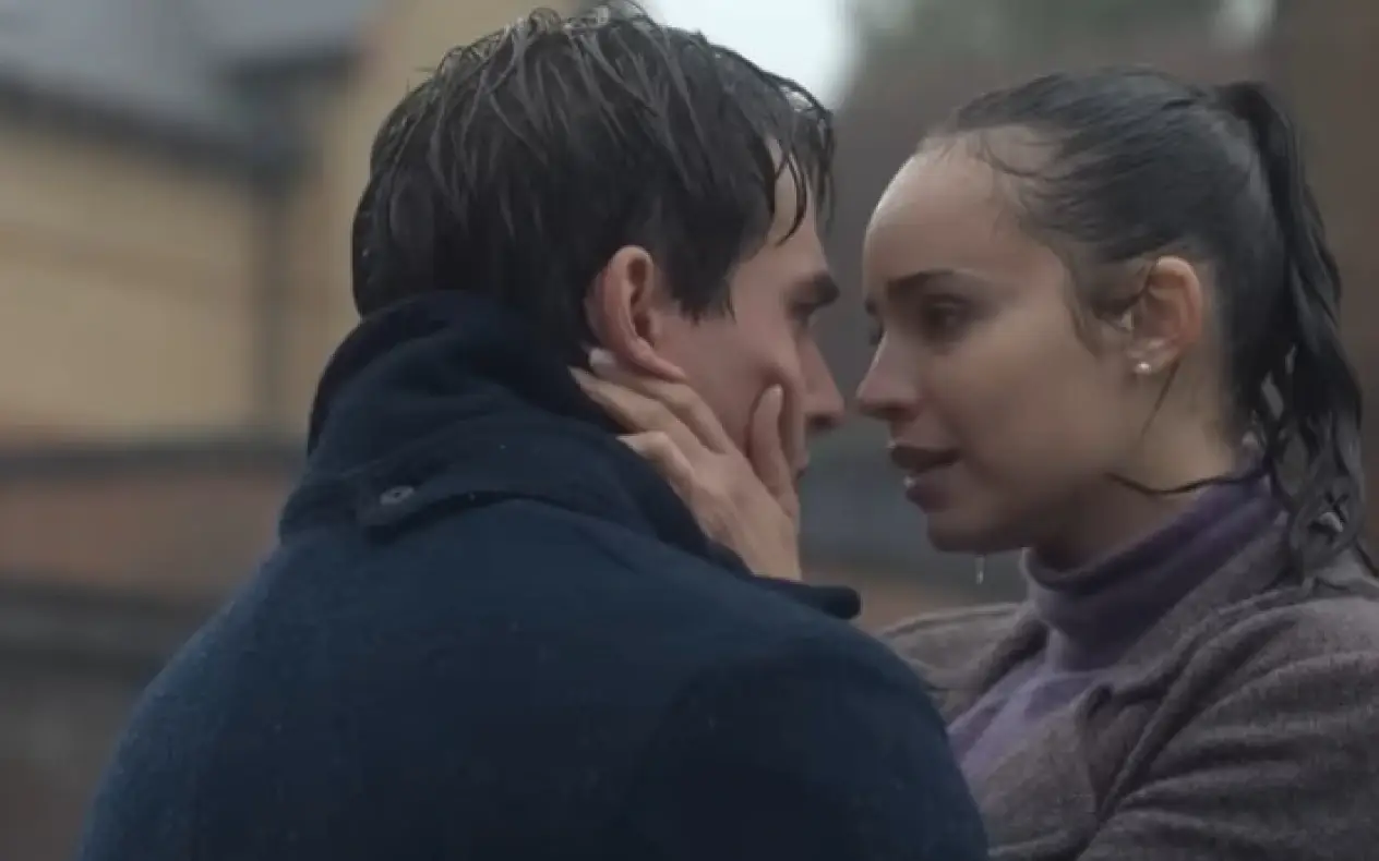 Scena iz filma "My Oxford year" Glumica Margaret Kveli u ulozi Ane u filmu "My Oxford Year", romantična scena iz Oksforda