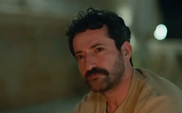 Boran u suzama sluša Cihana kako mu saopštava da nikada neće odustati od Alye