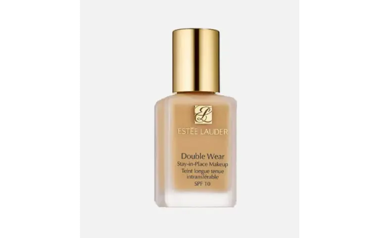 Este Lauder tečni puder