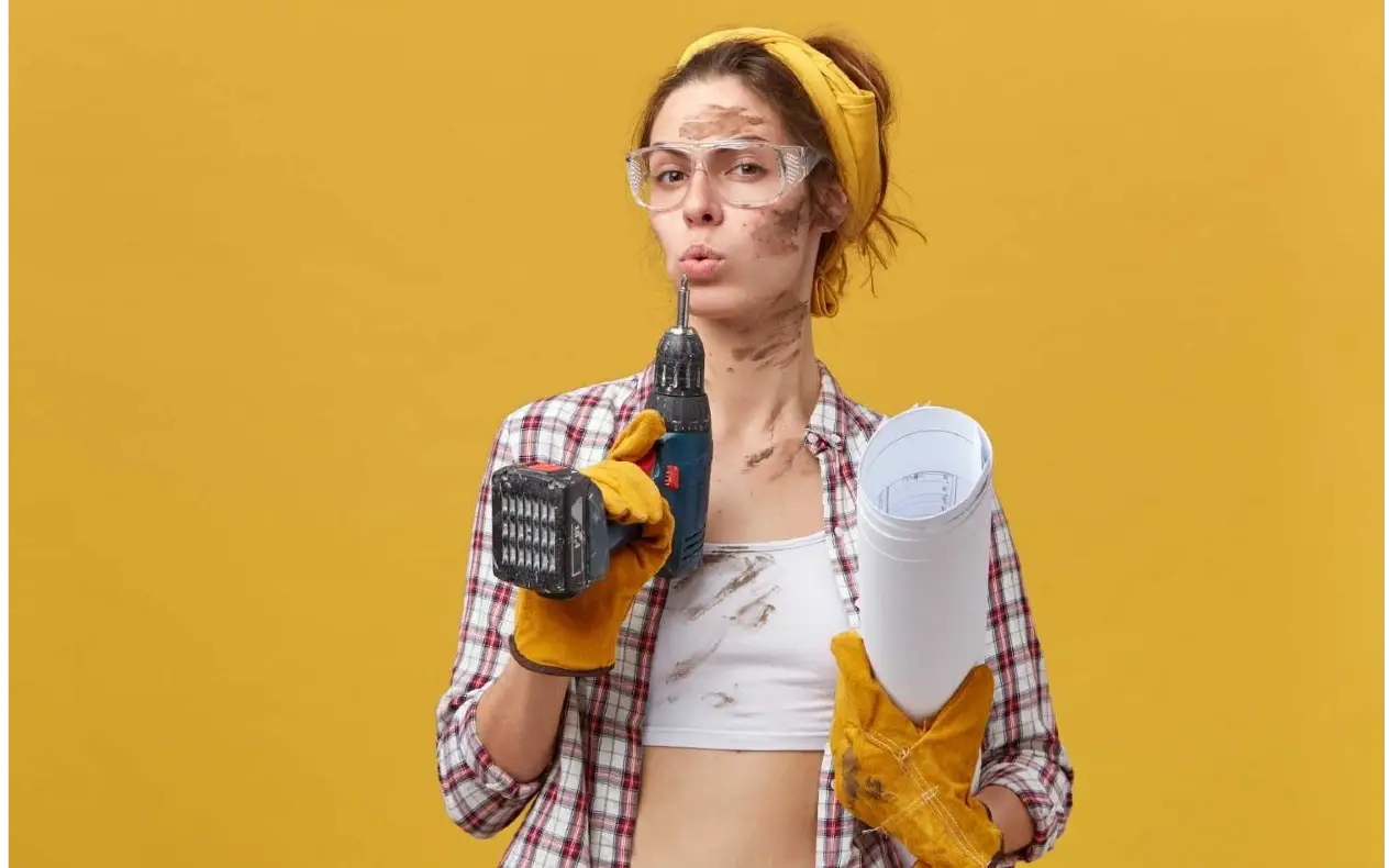 Žena sa bušilicom preuzima muški posao