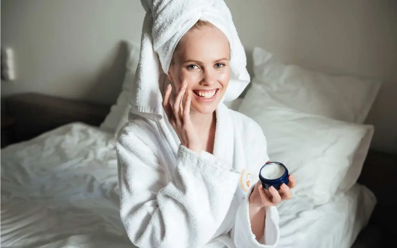 Devojka sa serumom Kožna barijera - "kuća" koja nas čuva od svih loših spoljašnjih uticaja