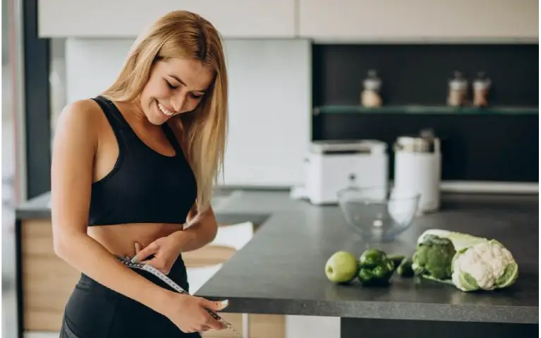 Devojka meti obim kukova