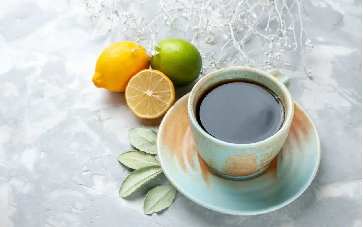 Limun u kafi kao "magična formula" za mršavljenje: Da li ovaj trik zaista topi salo ili je reč o zabludi?