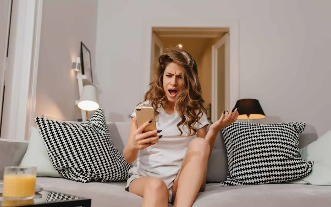 Ispovest koja je zapalila internet: Ušla sam u mužev telefon i zatekla poruke od najbolje drugarice 