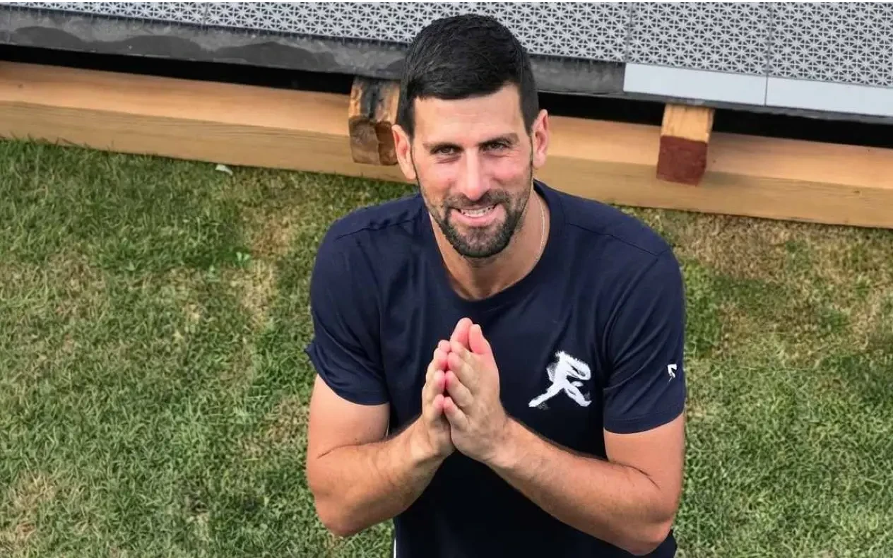 Novak Đoković i otkrivanje pola bebe Novak Đoković otkrio pol bebe paru iz Velike Britanije: Snimak postao viralan