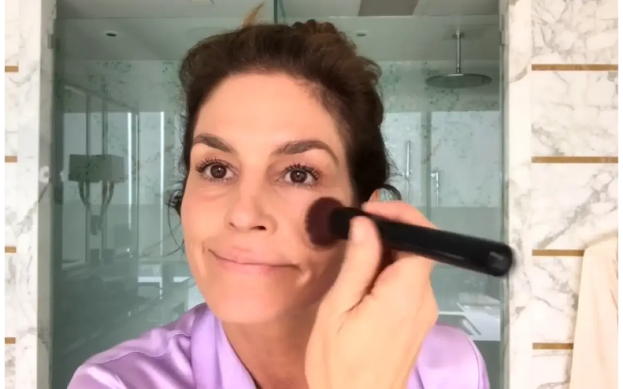 Cindy Crawford u 59. godini – prirodna lepota i mladolik izgled bez filtera