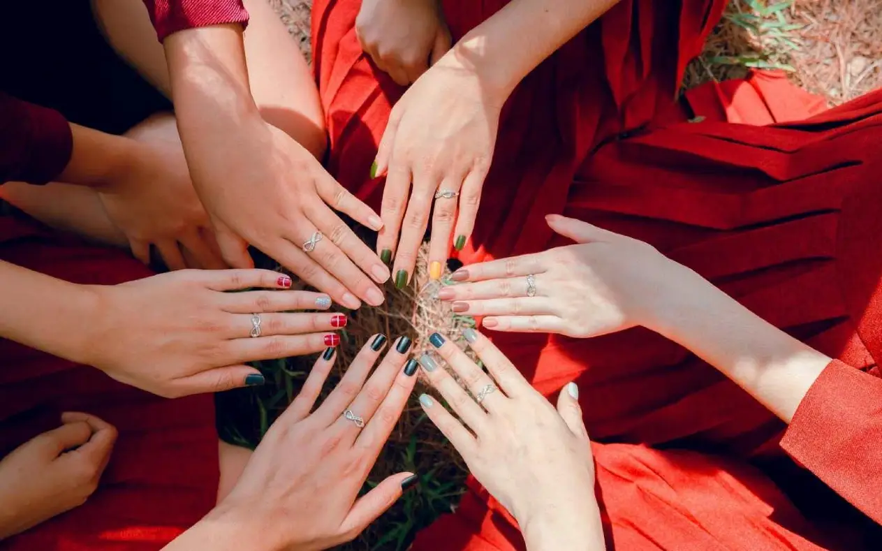 Nokti 2026. Elegantne boje za kratke nokte u 2026.