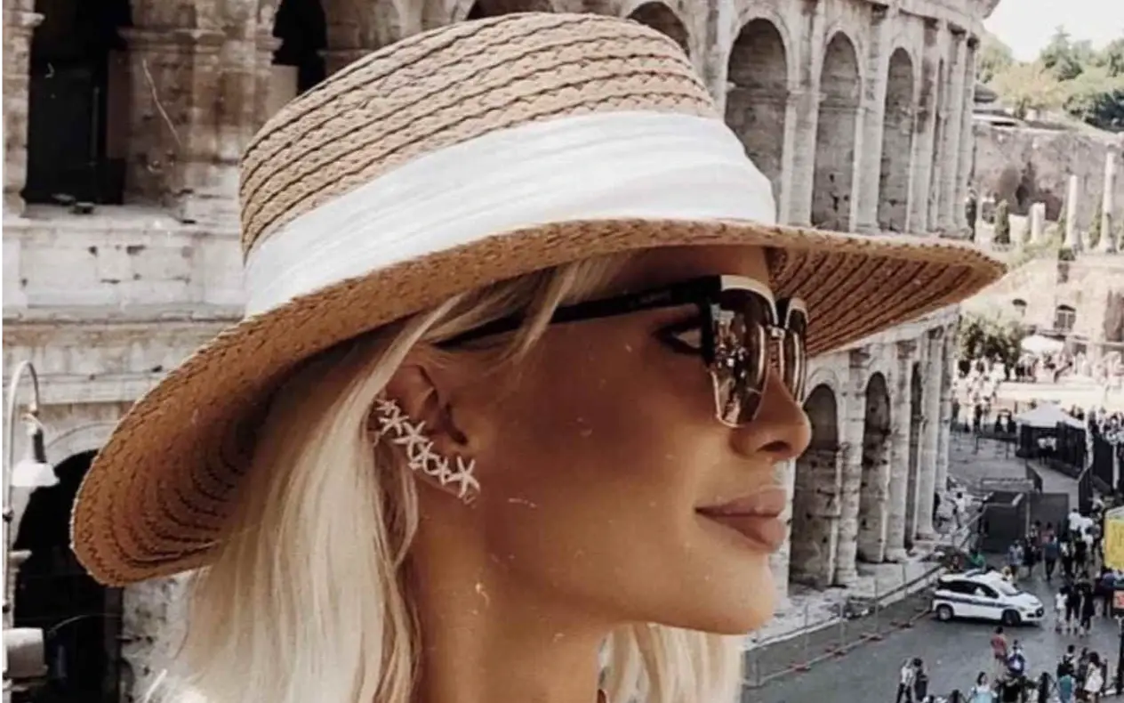 Žena sa šeširom i naočarama, glamurozan izgled