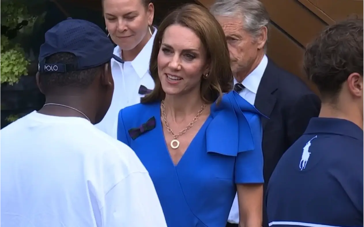 Kate Middleton u plavoj haljini srpske dizajnerke Roksande Ilinčić