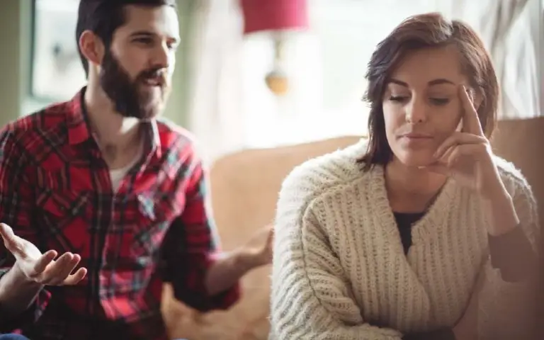 Svađa para Ilustracija toksične veze i emocionalne napetosti između partnera