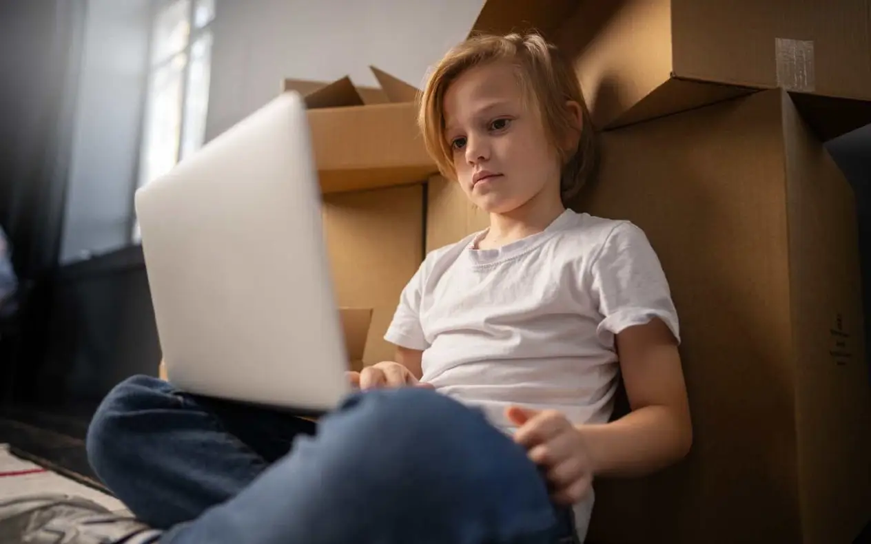 Roditeljski nadzor: granice ili prava zaštita dece u digitalnom svetu