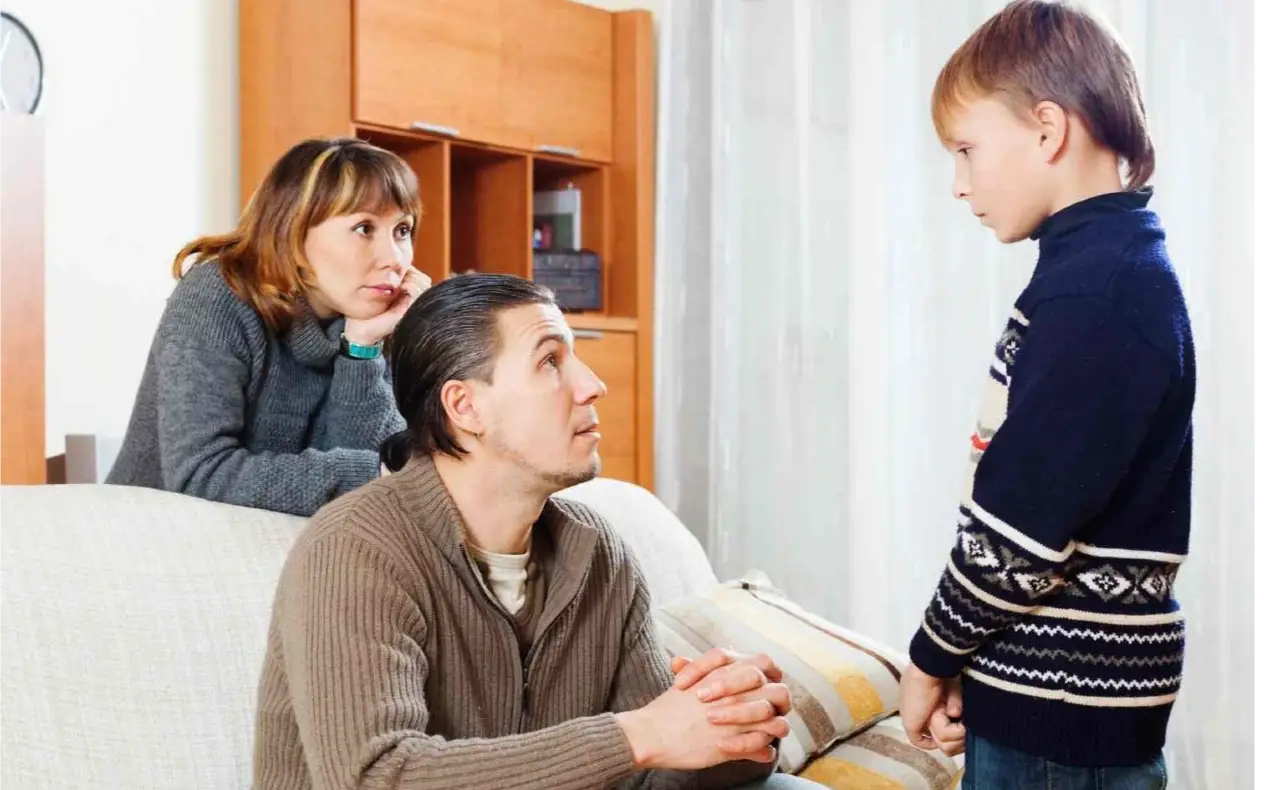 Dete povučeno priča sa roditeljima