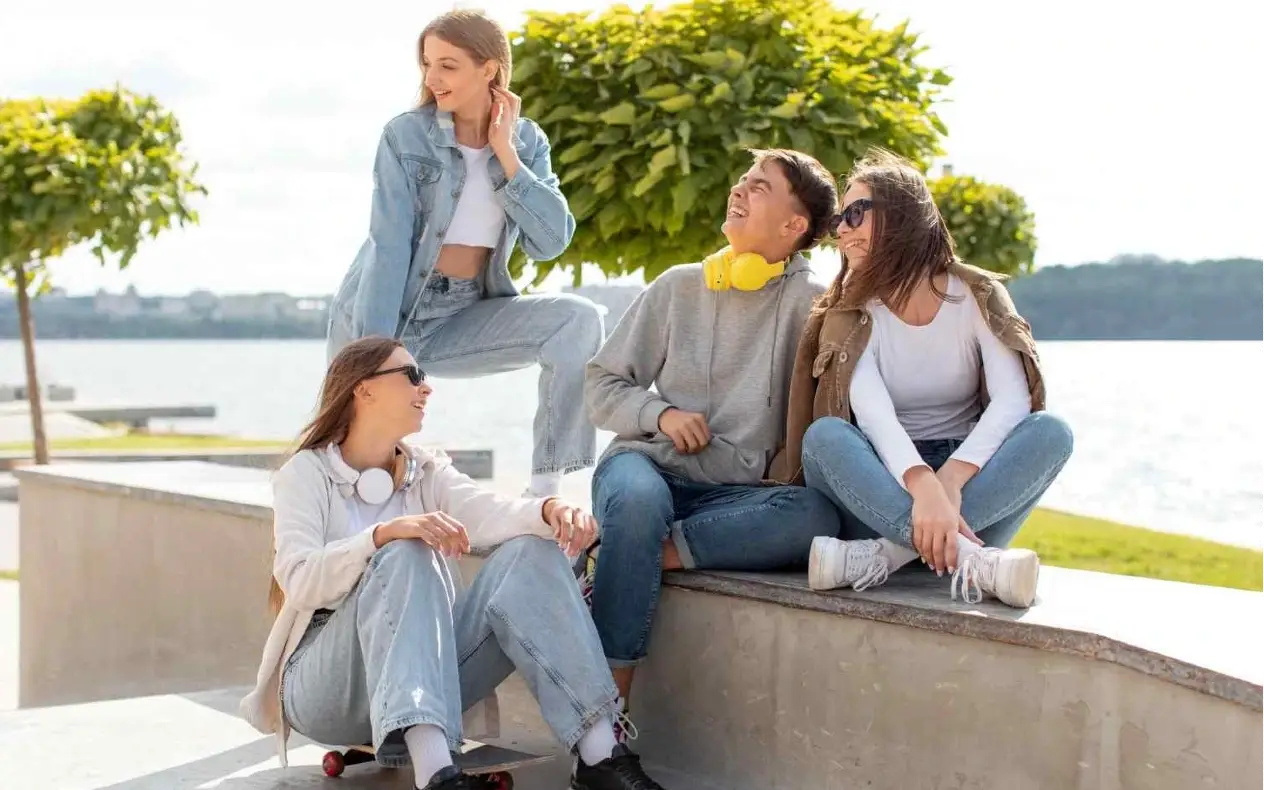 Zašto tinejdžeri odbijaju savete roditelja Zašto tinejdžeri odbijaju savete roditelja – psihološki razlozi i rešenja bez sukoba