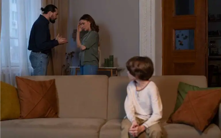 Svađe roditelja pred decom utiču na njihovu emociju, ponašanje i samopouzdanje. Miran pristup gradi bezbedan dom.