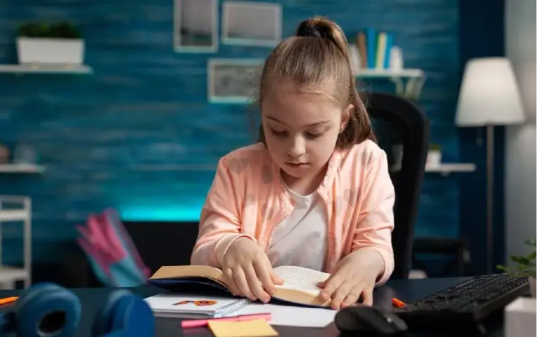 Dete koje uči noću