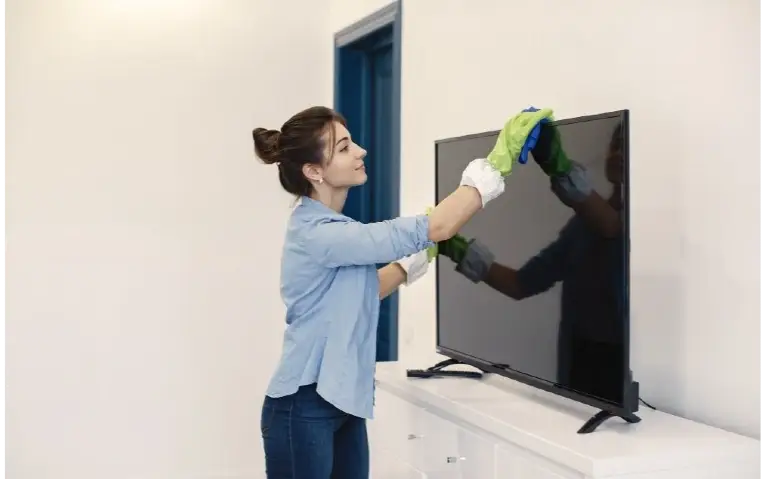 Čišćenje televizora pogrešnom krpom