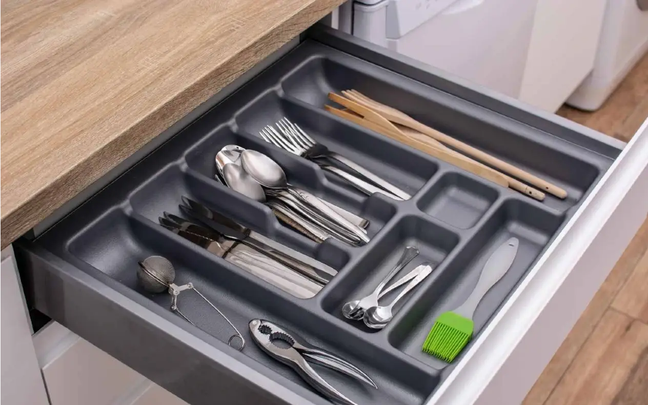 Stavite ovaj predmet u kuhinjsku fioku: Trik koji skraćuje čišćenje