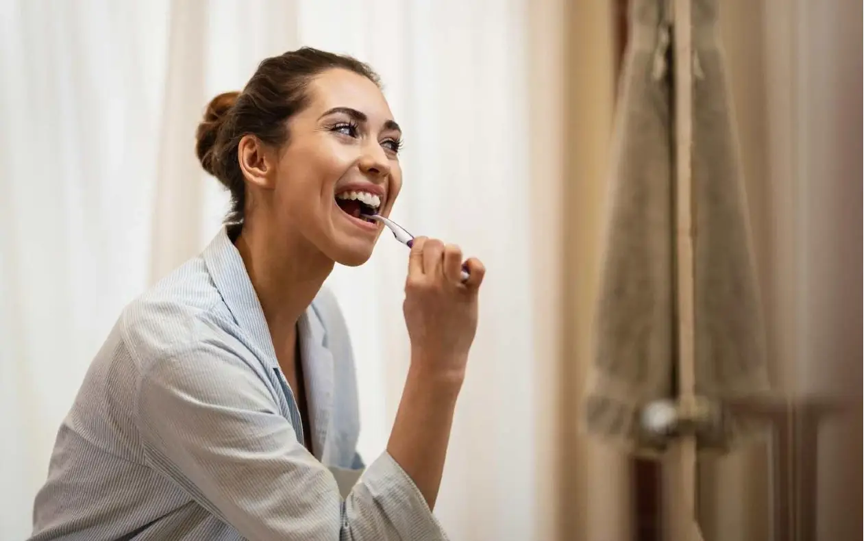 Da li kurkuma zaista izbeljuje zube? Dodajte kokosovo ulje i napravite prirodnu pastu