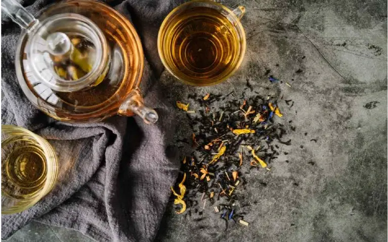 Čajevi razni Čajevi na tanjiru raznih ukusa