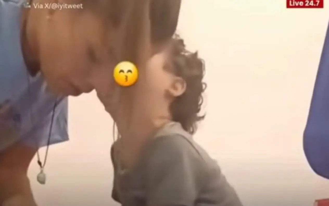 Dete sa Daunovim sindromom Emotivan gest koji je rasplakao svet: Dete sa Daunovim sindromom poljupcem zahvalilo svom terapeutu