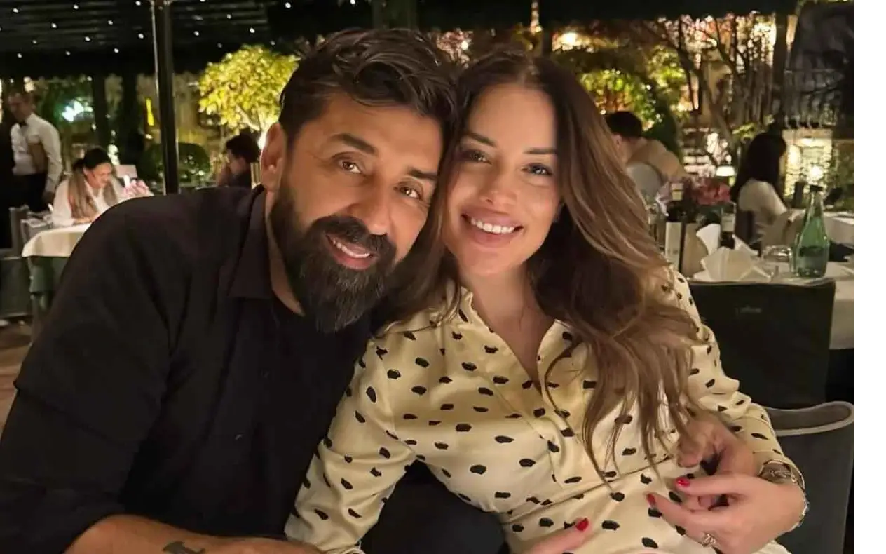 Ognjen Amidžić i Mina Naumović zagrljeni