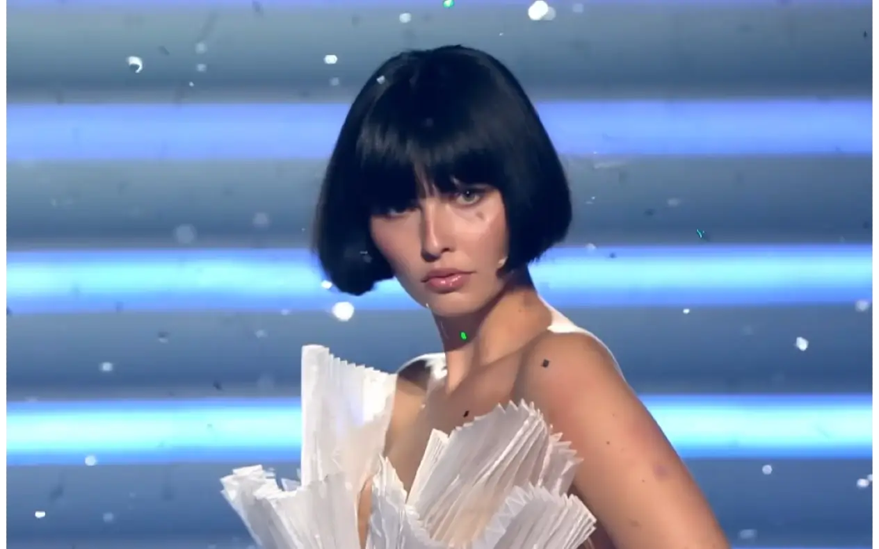 Magdalena u finalu GNTM 2025, nasmejana na pisti u zlatnoj haljini