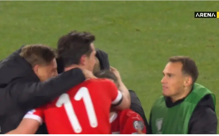 Fudbaleri u zagrljaju