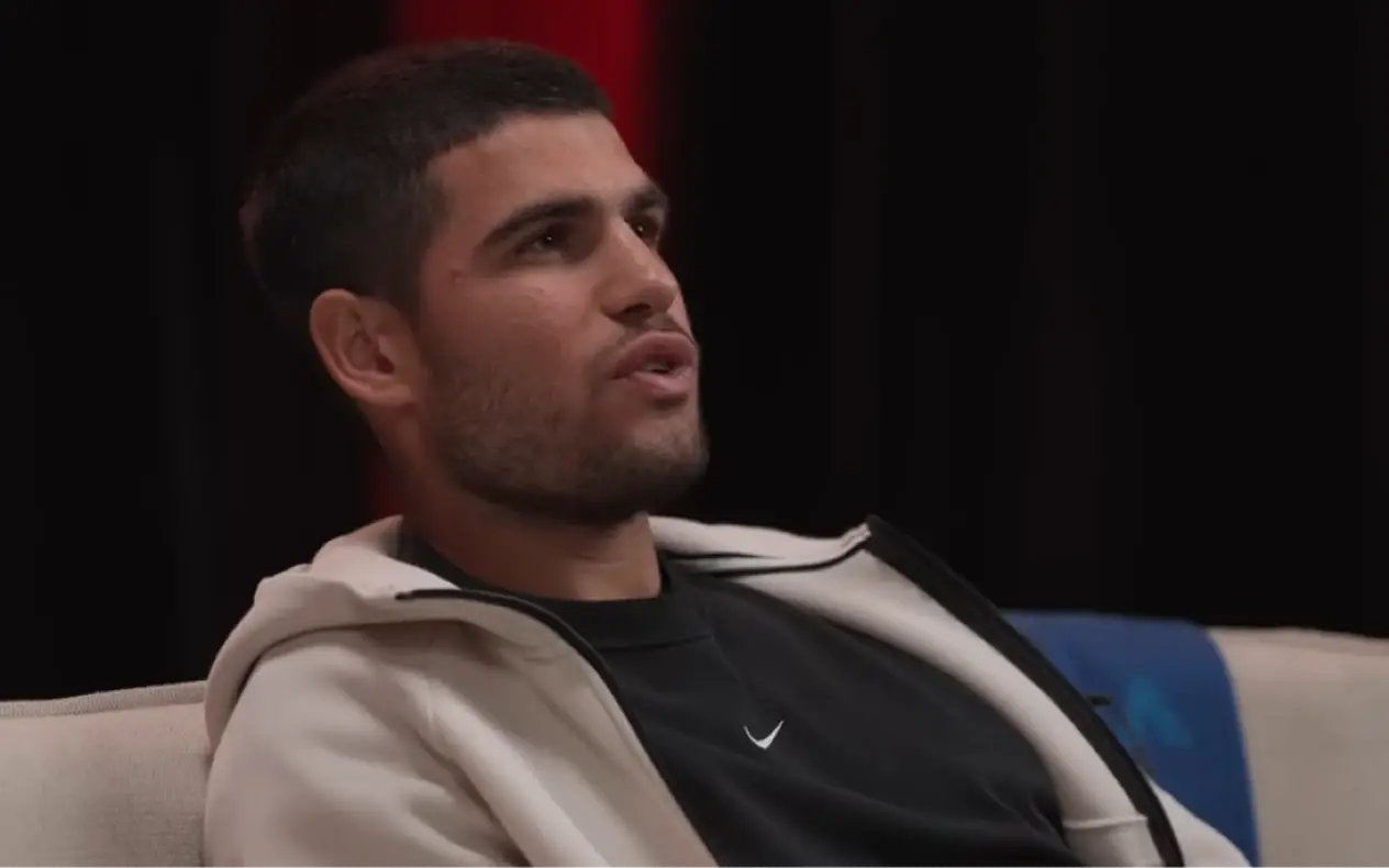 Jedna sasvim obična fotografija iz dnevne sobe Carlosa Alcaraza dobila neočekivanu reakciju iz Srbije