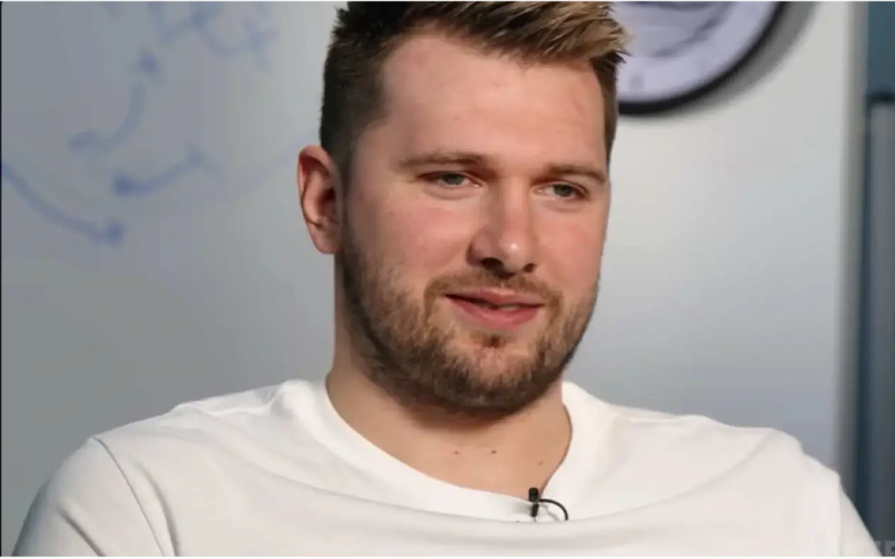 Luka Dončić Luka Dončić učio saigrače slovenački