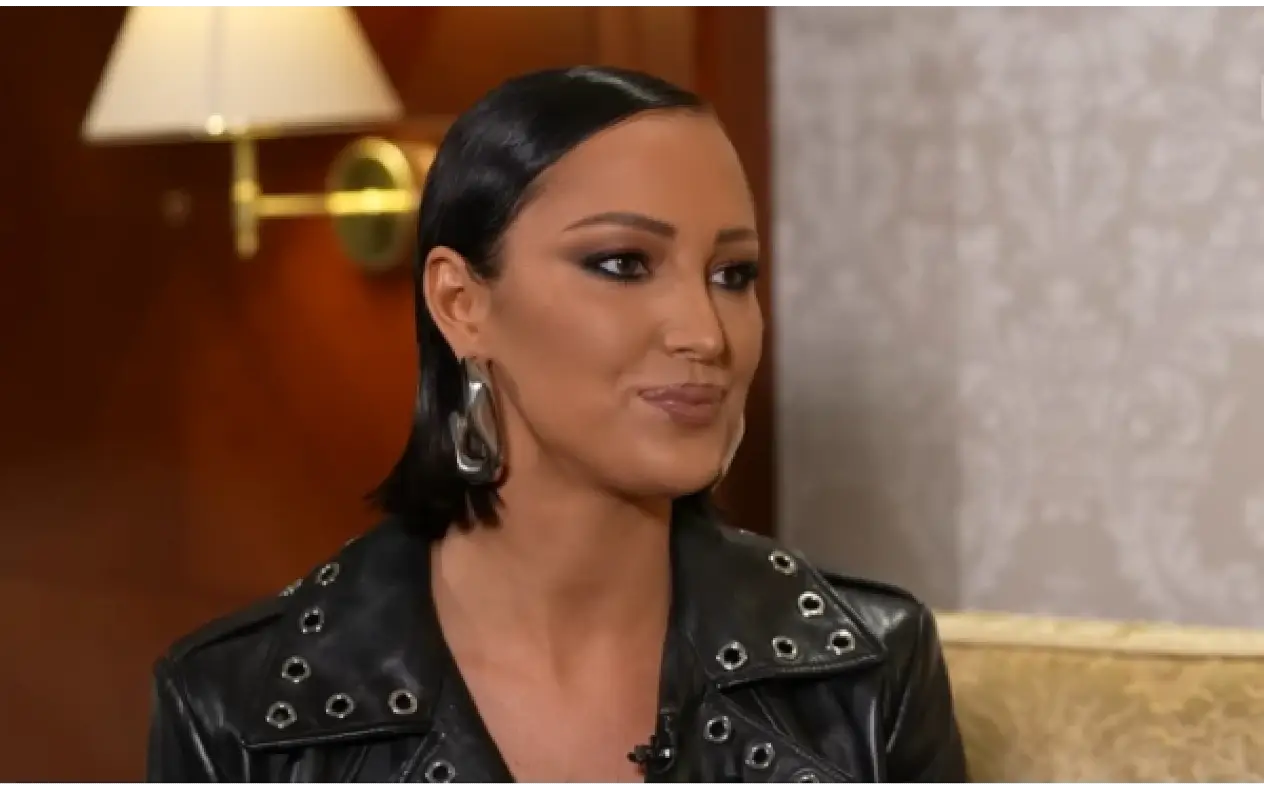 Aleksandra Prijović pala na bini