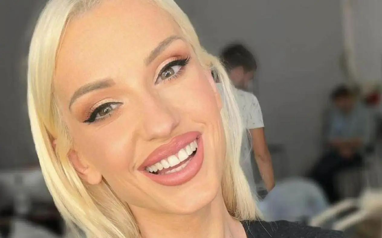 Anja Mit instagram Anja Mit se porodila