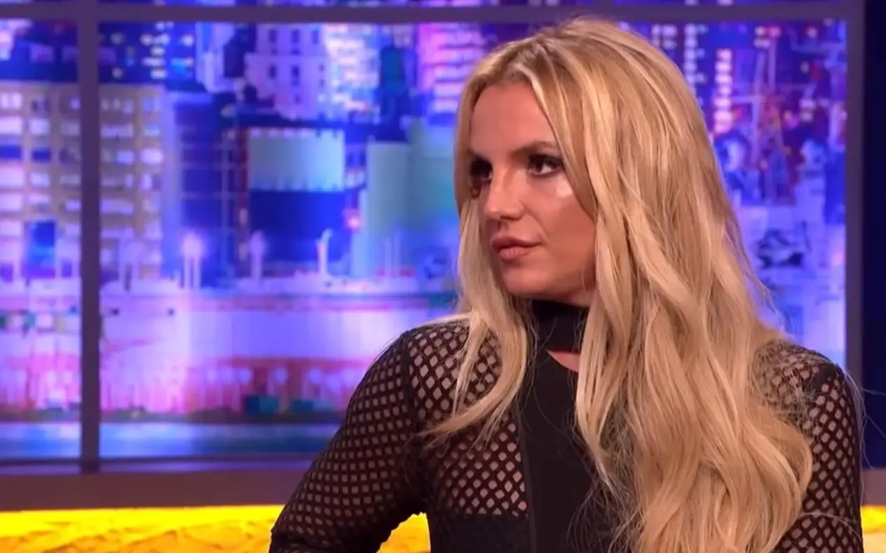 Britney Spears u zagrljaju sinova