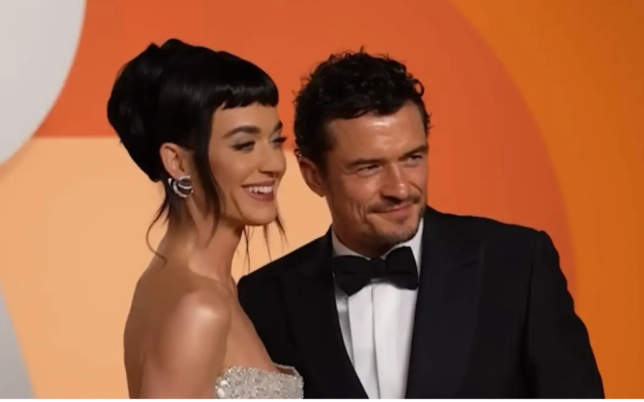 Katty Perry i Orlando Bloom na crvenom tepihu tokom svečane ceremonije