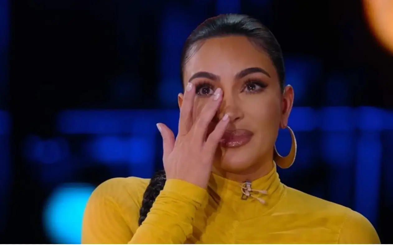Kim Kardashian pol Kim Kardashian plače