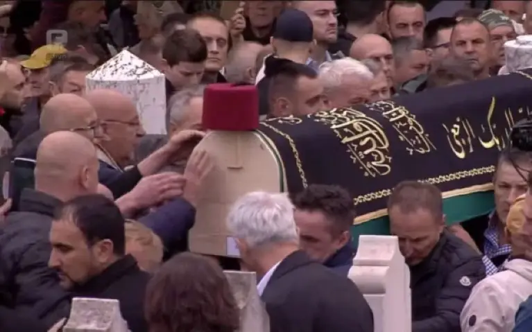 Sahrana halida Bešlića sanduk