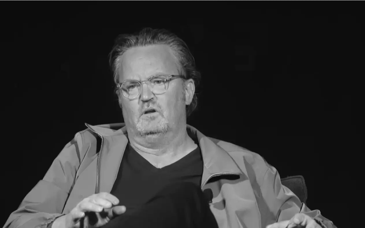 Matthewu Perry tokom intervjua i predavanja o svojoj novoj knjizi
