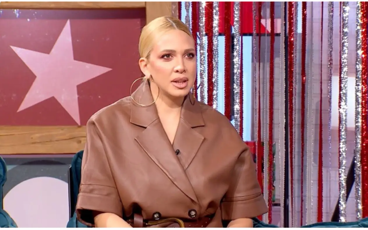 Milica Todorović zapevala na svadbi u narodnoj nošnji
